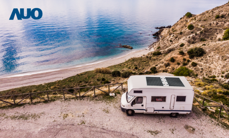 「可撓輕量化太陽光電板SunCurva」使用輕量特殊耐候型複合板取代傳統太陽能板的玻璃前板，不僅降低70%重量，每米平方僅3Kg；具有抗衝擊性能及通過電磁相容性測試，可應用於交通運輸工具，如露營車、遊艇等