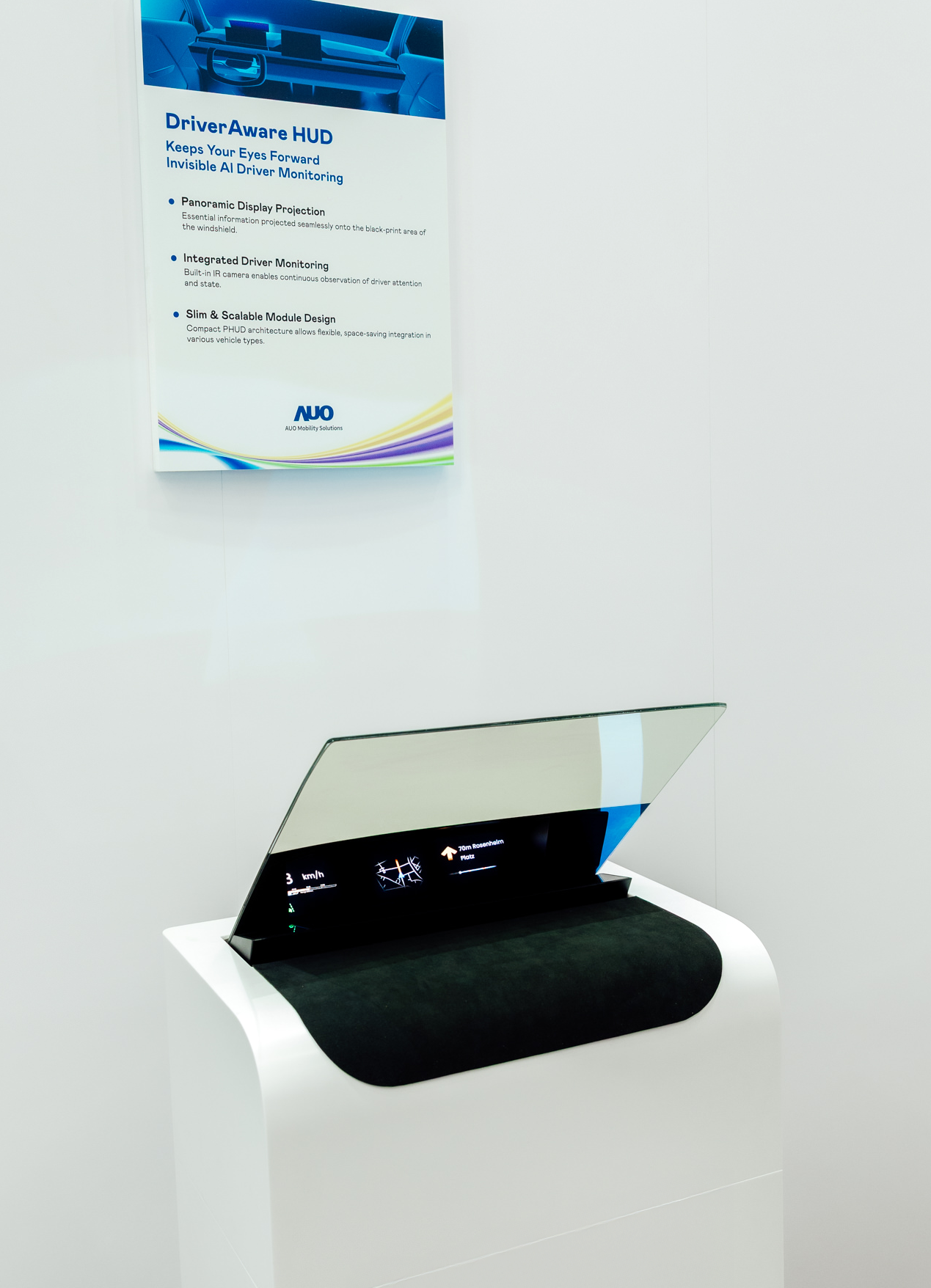 DriverAware HUD结合抬头显示器与隐藏式红外线摄影机，将车速、导航及警示讯息投影于挡风玻璃上，完美对齐驾驶目不离路的视线，同时，透过AI 监控驾驶注意力以提升安全性。